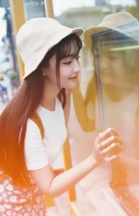 這一場她自以為是堅持封面